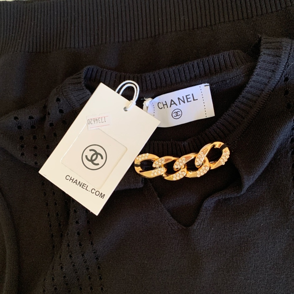 🆕 Luxury Chanel Style Black Knit Top with Gold Chain Detail 🆕 - Picture 6 of 11